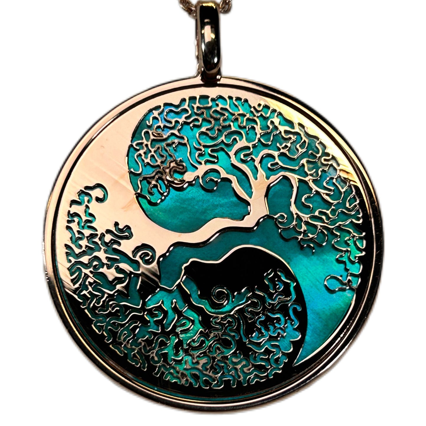 TAO YIN/YANG, CIONDOLO CON SFONDO IN MADREPERLA NATURALE.