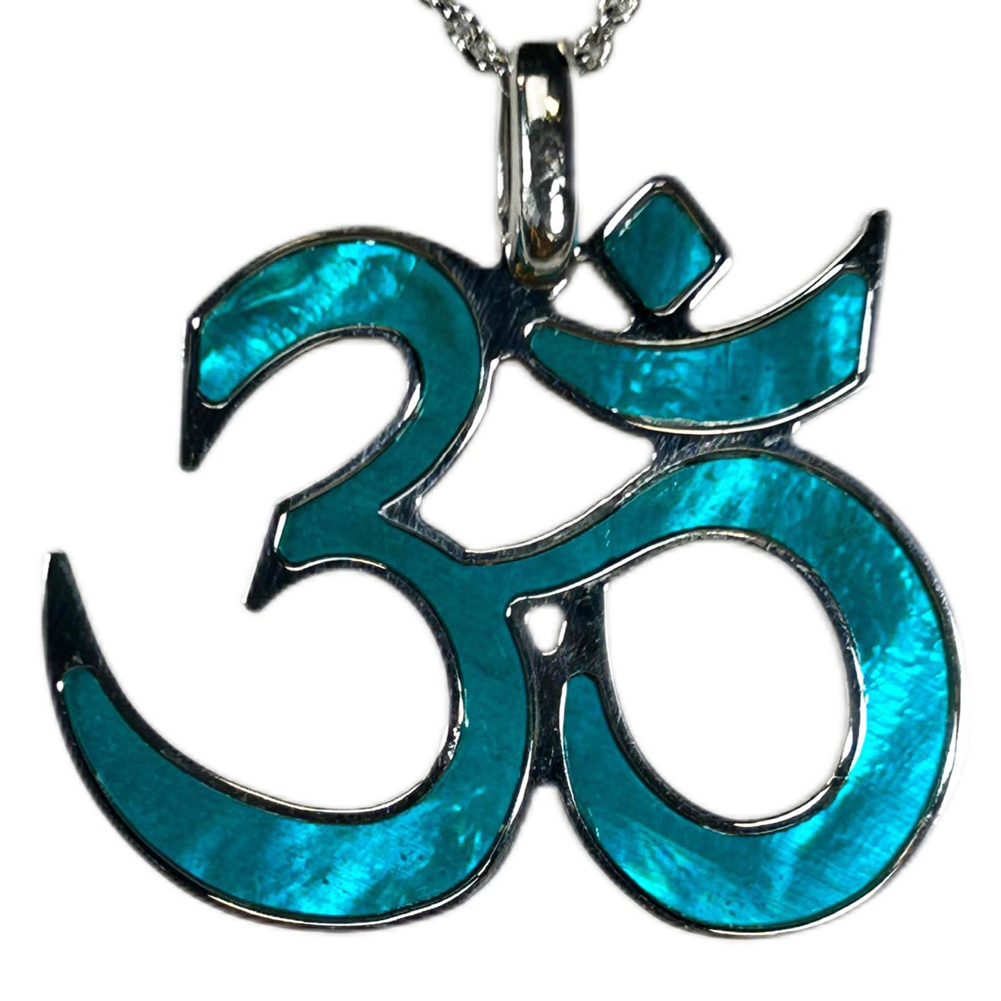 OM, CIONDOLO IN MADREPERLA NATURALE. SIMBOLO YOGA E MEDITAZIONE, GIOIELLO SPIRITUALE GEOMETRIE SACRE.