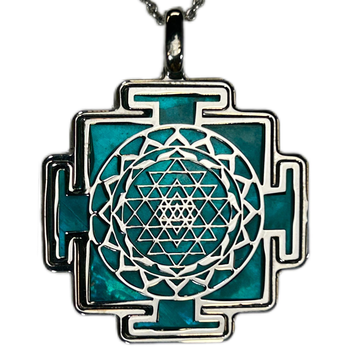 SRI YANTRA, CIONDOLO A FORMA QUADRATA CON SFONDO IN MADREPERLA NATURALE.
