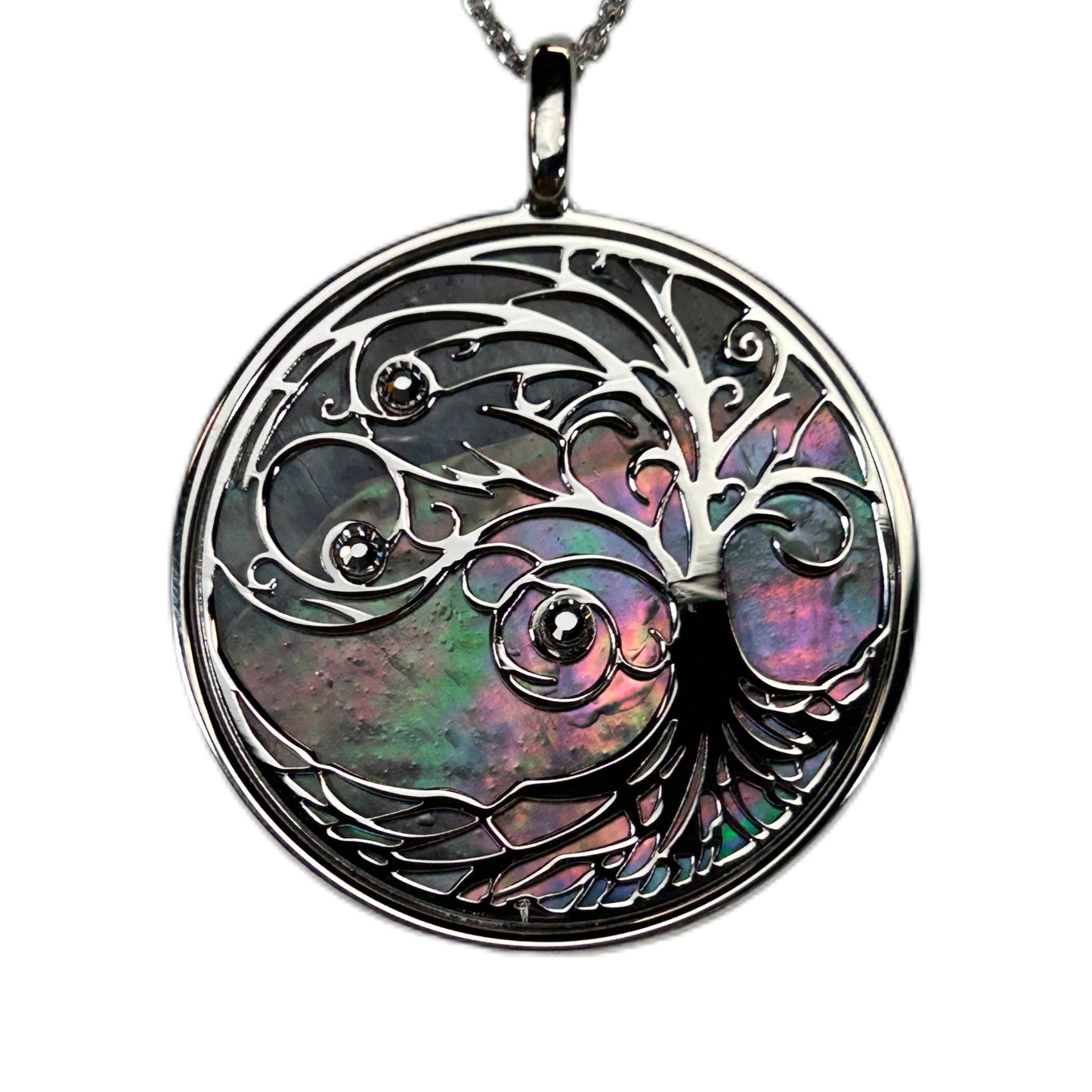 ALBERO DELLA VITA, CIONDOLO CON SFONDO IN MADREPERLA NATURALE E CRISTALLI. GIOIELLO SPIRITUALE COMPOSTO DA PENDENTE E COLLANA.