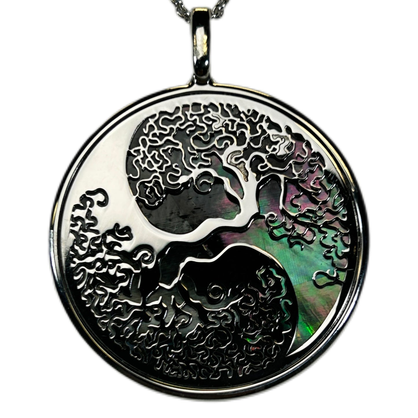 TAO YIN/YANG, CIONDOLO CON SFONDO IN MADREPERLA NATURALE.
