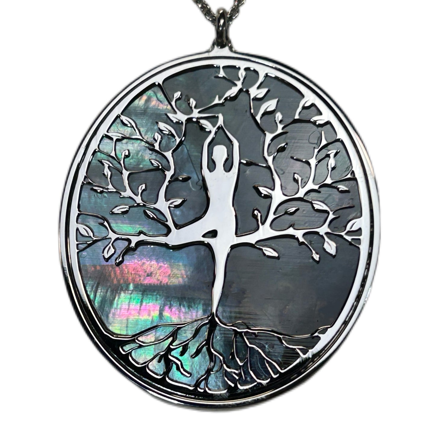 ALBERO DELLA VITA CON ASANA YOGA AL CENTRO, CIONDOLO CON SFONDO IN MADREPERLA NATURALE E CRISTALLI. GIOIELLO SPIRITUALE COMPOSTO DA PENDENTE E COLLANA, REGALO YOGA.