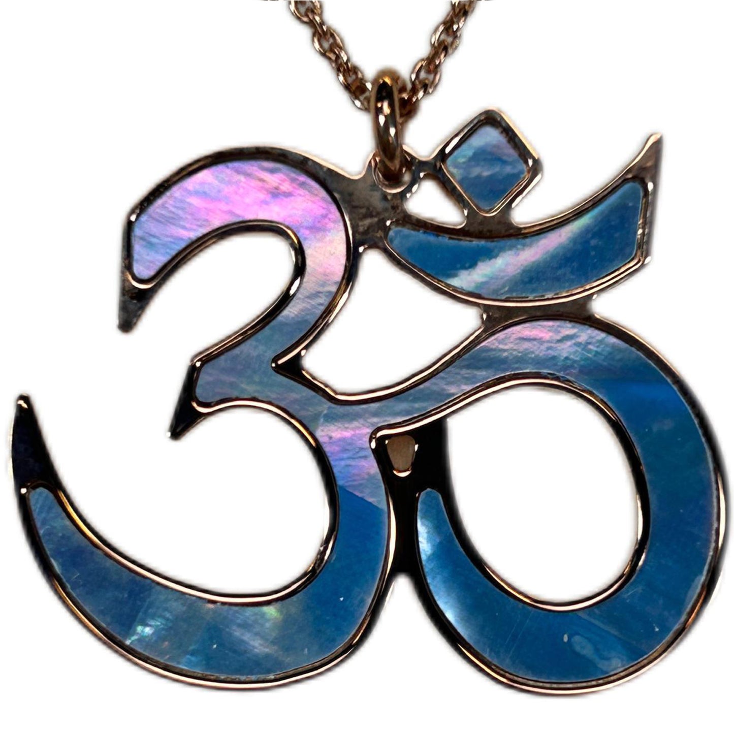 OM, CIONDOLO IN MADREPERLA NATURALE. SIMBOLO YOGA E MEDITAZIONE, GIOIELLO SPIRITUALE GEOMETRIE SACRE.