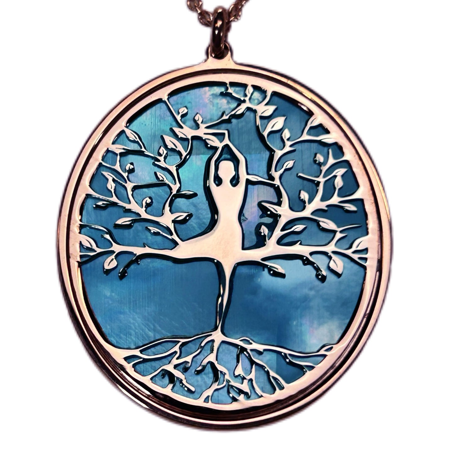 ALBERO DELLA VITA CON ASANA YOGA AL CENTRO, CIONDOLO CON SFONDO IN MADREPERLA NATURALE E CRISTALLI. GIOIELLO SPIRITUALE COMPOSTO DA PENDENTE E COLLANA, REGALO YOGA.