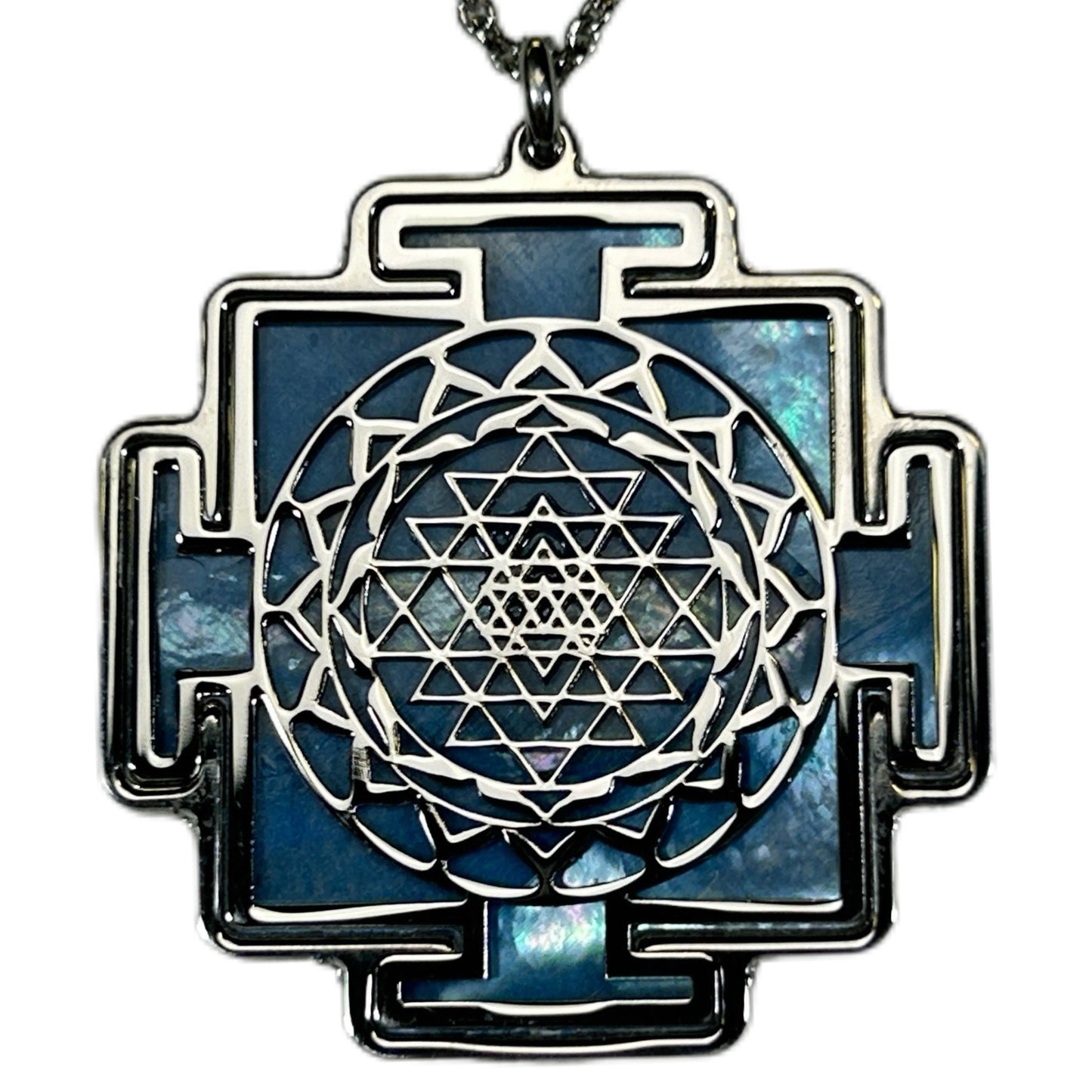 SRI YANTRA, CIONDOLO A FORMA QUADRATA CON SFONDO IN MADREPERLA NATURALE.