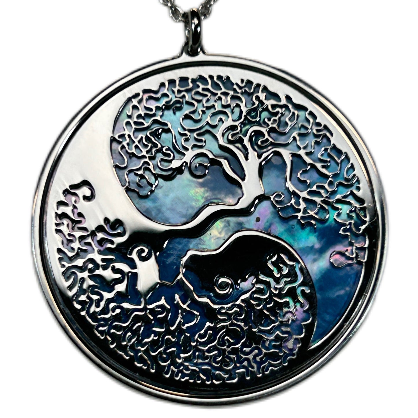 TAO YIN/YANG, CIONDOLO CON SFONDO IN MADREPERLA NATURALE.