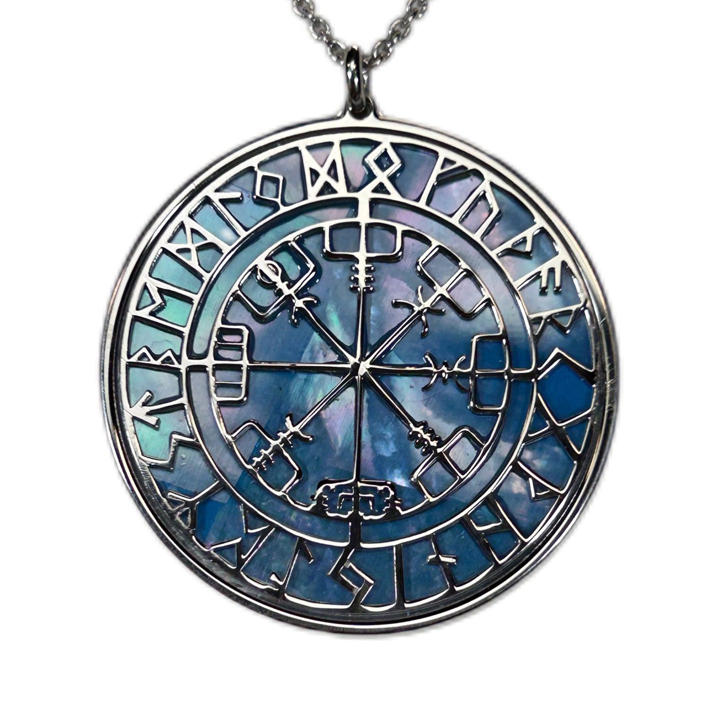 COMPASSO RUNICO O VEGVISIR, CIONDOLO CON SFONDO IN MADREPERLA NATURALE. GIOIELLO CELTICO, STILE GOTICO CON RUNE.