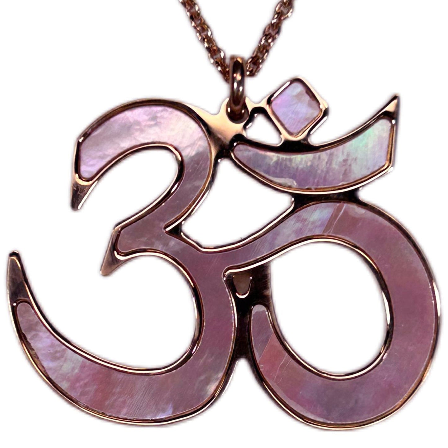 OM, CIONDOLO IN MADREPERLA NATURALE. SIMBOLO YOGA E MEDITAZIONE, GIOIELLO SPIRITUALE GEOMETRIE SACRE.