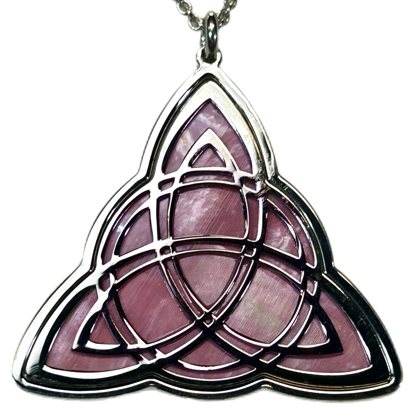 TRIQUETRA, CIONDOLO CON SFONDO IN MADREPERLA NATURALE.