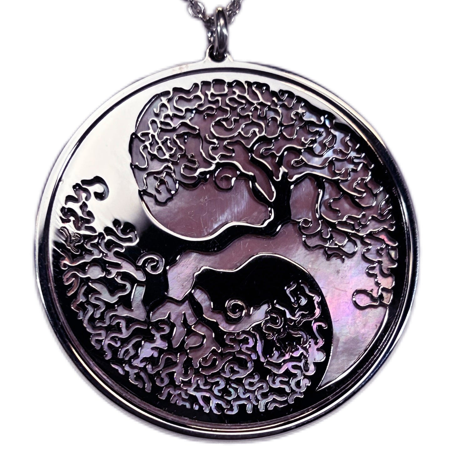 TAO YIN/YANG, CIONDOLO CON SFONDO IN MADREPERLA NATURALE.