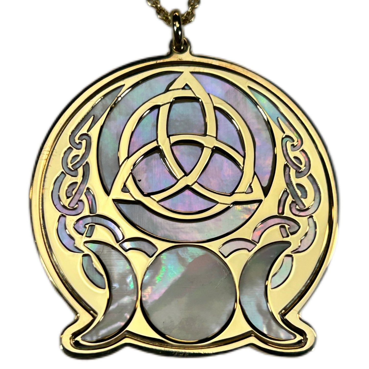 WICCA TRIQUETRA, CIONDOLO CON SFONDO IN MADREPERLA E TRIQUETRA AL CENTRO.
