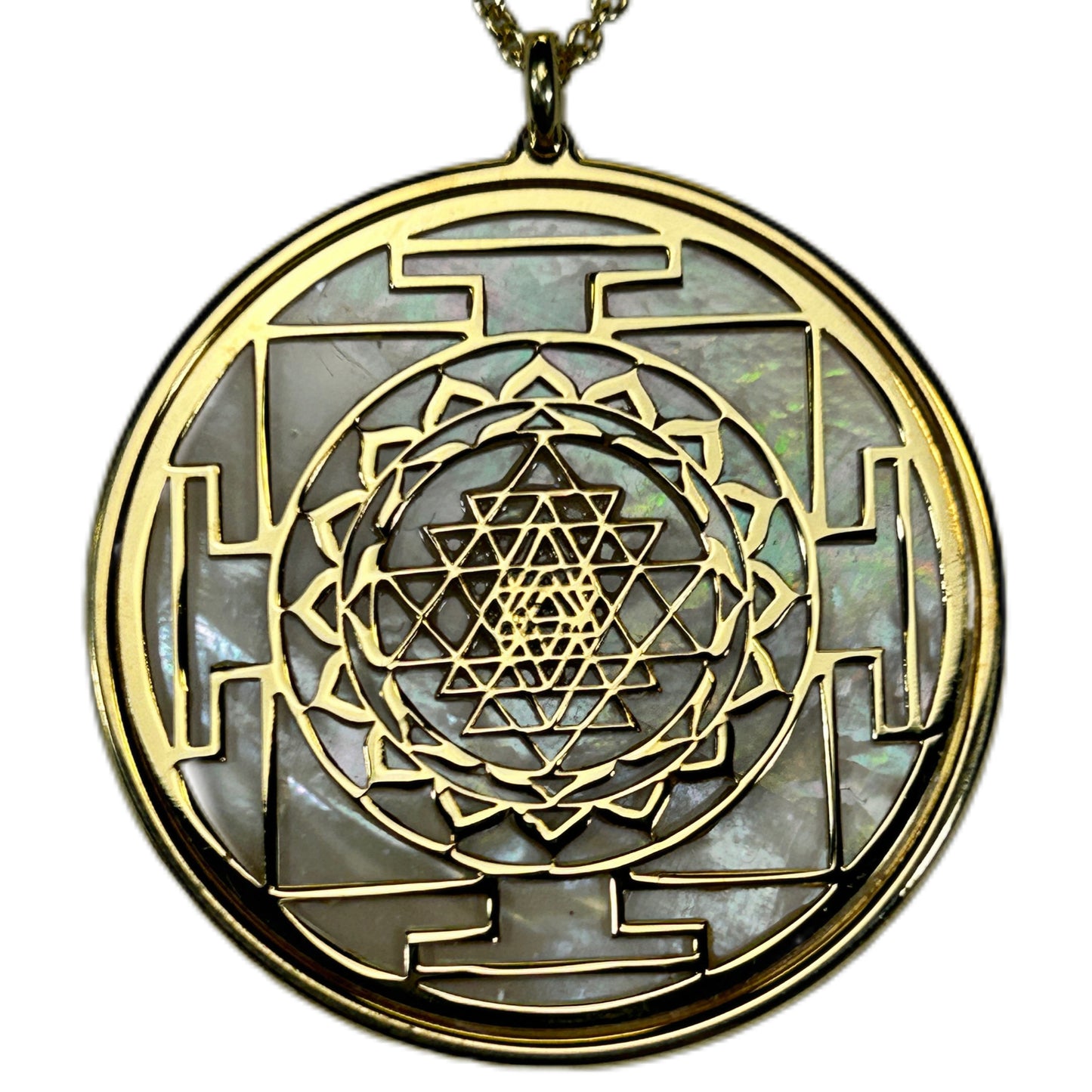 SRI YANTRA, CIONDOLO CON SFONDO IN MADREPERLA NATURALE.