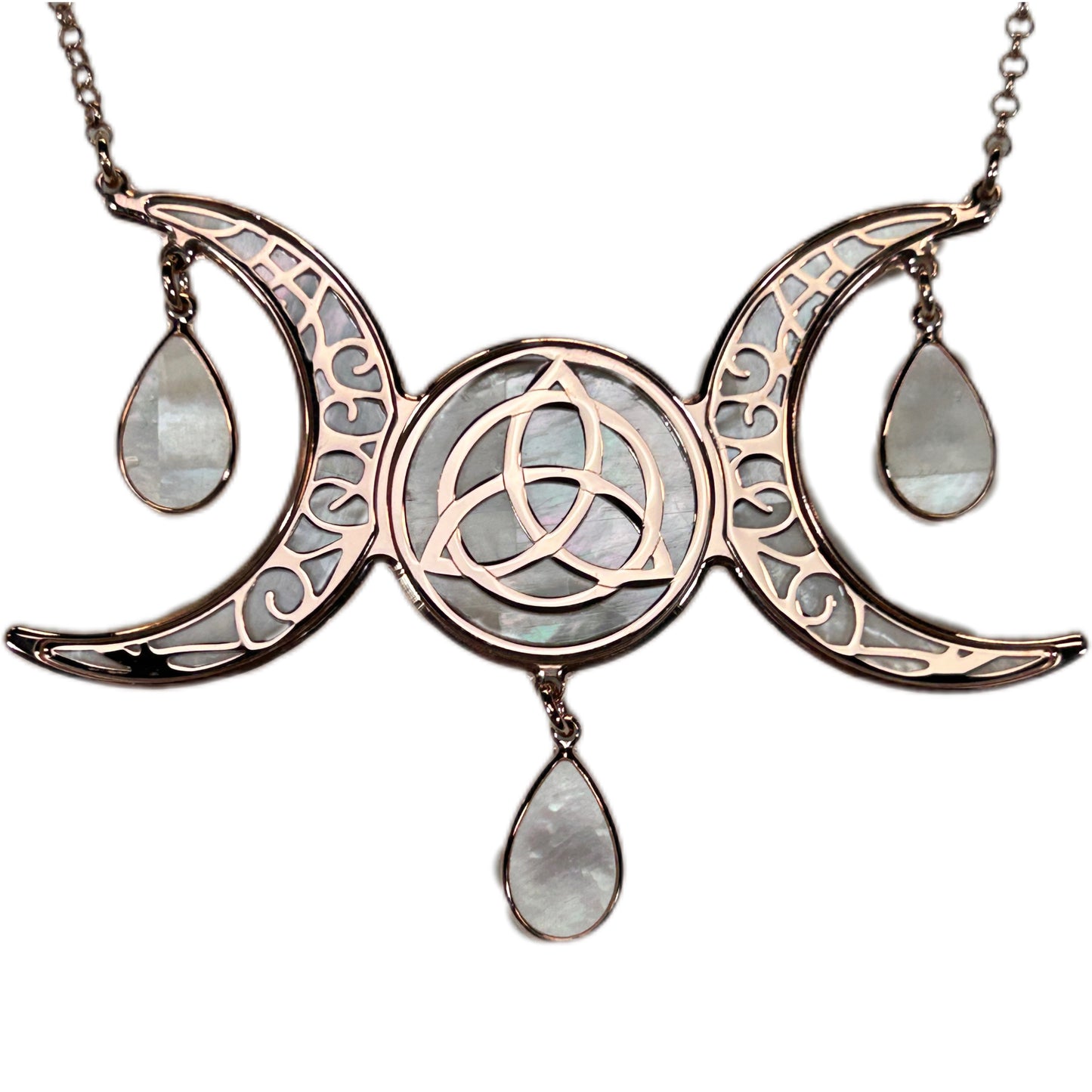 TRE LUNE WICCA, CIONDOLO CON SFONDO IN MADREPERLA E TRIQUETRA AL CENTRO.