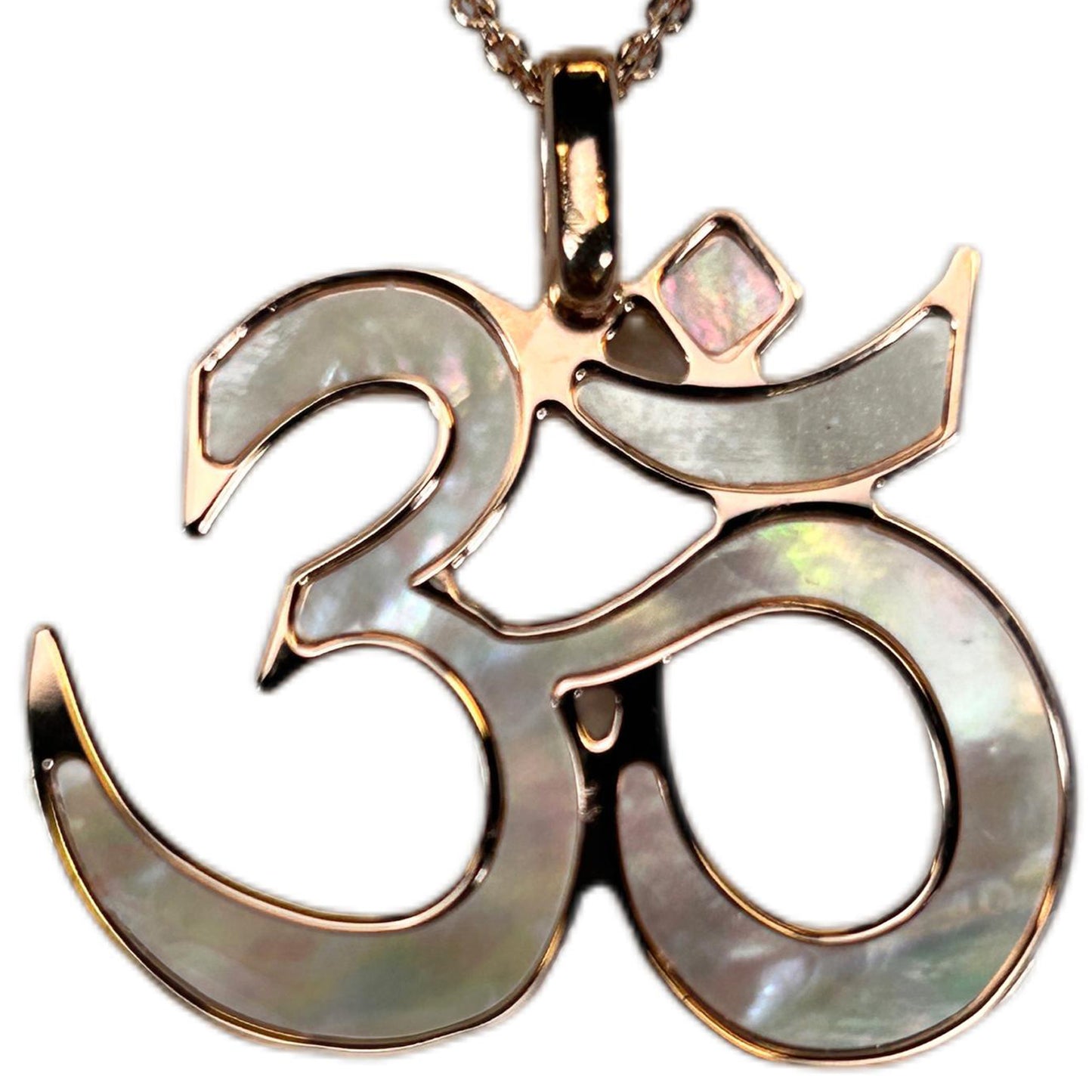 OM, CIONDOLO IN MADREPERLA NATURALE. SIMBOLO YOGA E MEDITAZIONE, GIOIELLO SPIRITUALE GEOMETRIE SACRE.