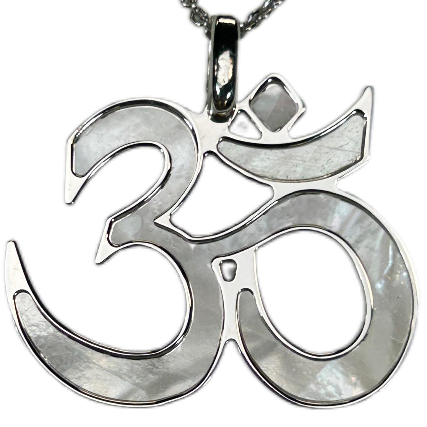 OM, CIONDOLO IN MADREPERLA NATURALE. SIMBOLO YOGA E MEDITAZIONE, GIOIELLO SPIRITUALE GEOMETRIE SACRE.
