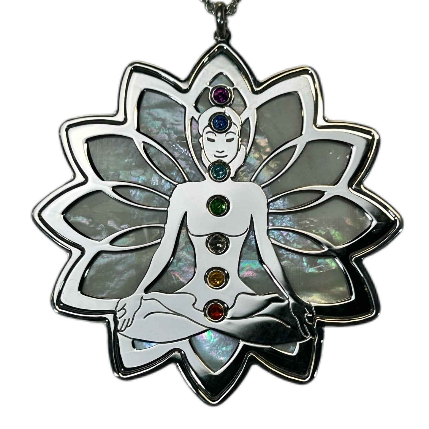 PADMA, YOGA LOTO IN MEDITAZIONE, CIONDOLO CON SFONDO IN MADREPERLA NATURALE E CRISTALLI SWAROVSKY.