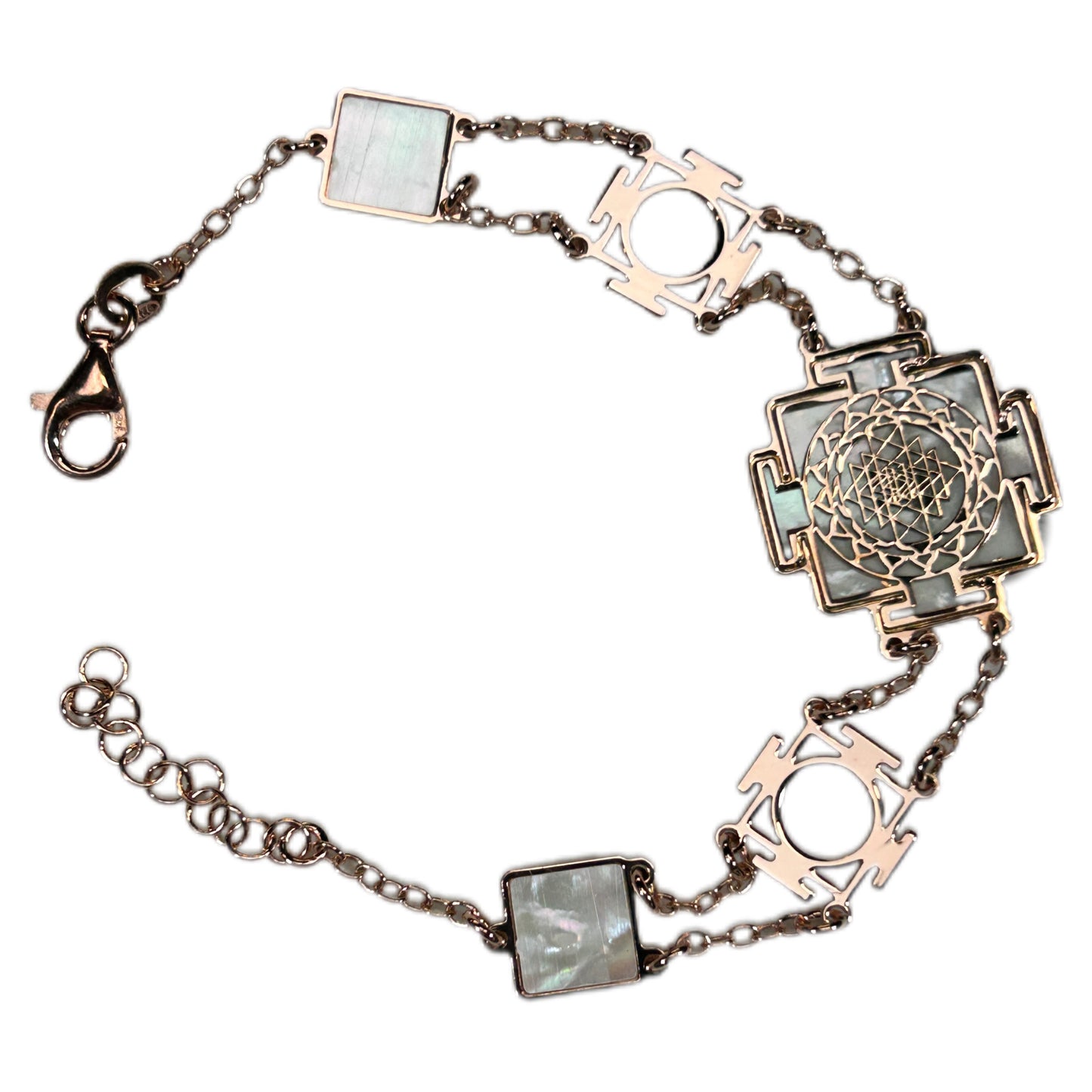 SRI YANTRA, BRACCIALE A FORMA QUADRATA CON SFONDO IN MADREPERLA NATURALE.
