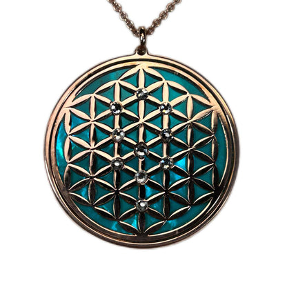 FIORE DELLA VITA, CIONDOLO CON SFONDO IN MADREPERLA NATURALE. GIOIELLO SPIRITUALE GEOMETRIE SACRE.