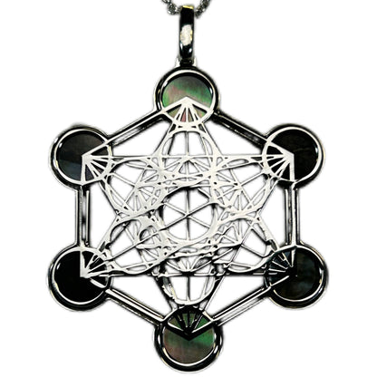 METATRON, CIONDOLO ESAGONALE TRAFORATO CON SFERE IN MADREPERLA NATURALE.