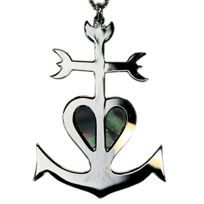 CROCE DELLA CAMARGUE, CON SFONDO IN MADREPERLA, CROCE GITANA CON ANCORA E CUORE.