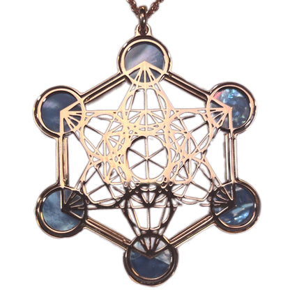 METATRON, CIONDOLO ESAGONALE TRAFORATO CON SFERE IN MADREPERLA NATURALE.