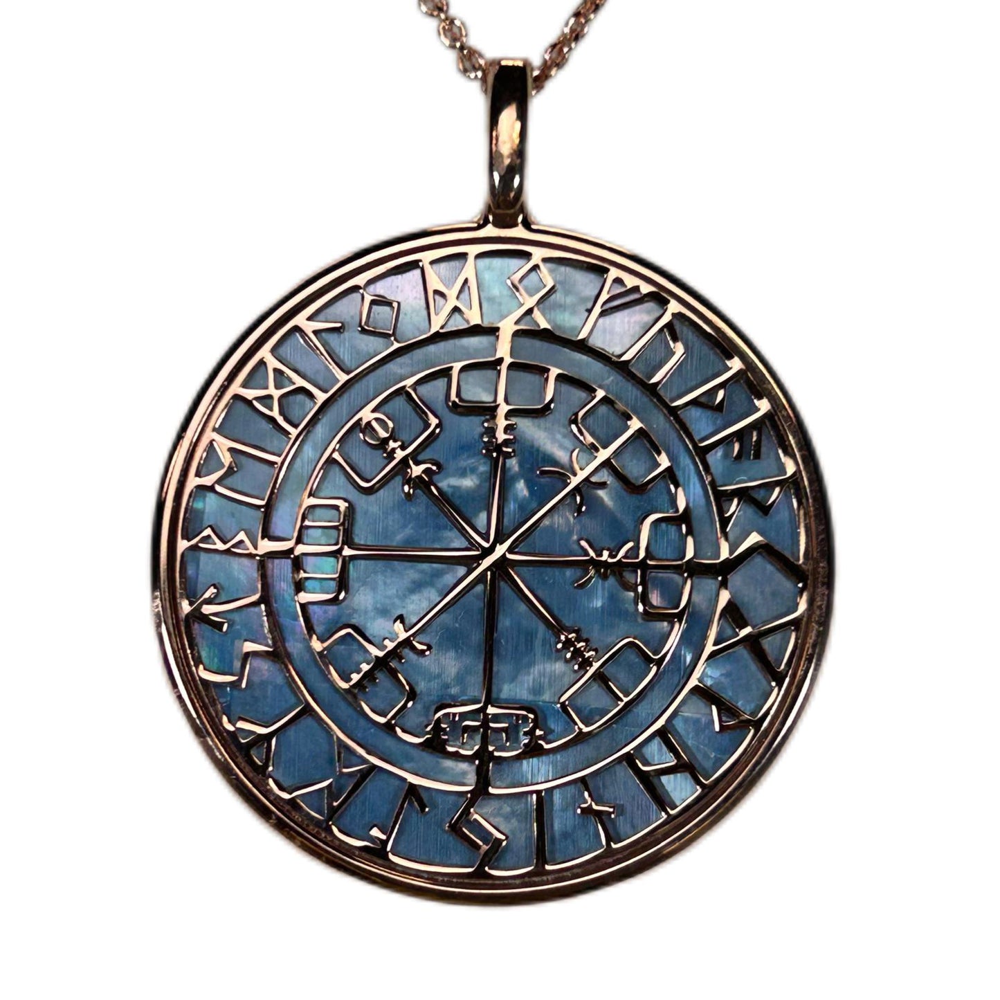 COMPASSO RUNICO O VEGVISIR, CIONDOLO CON SFONDO IN MADREPERLA NATURALE. GIOIELLO CELTICO, STILE GOTICO CON RUNE.