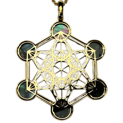METATRON, CIONDOLO ESAGONALE TRAFORATO CON SFERE IN MADREPERLA NATURALE.