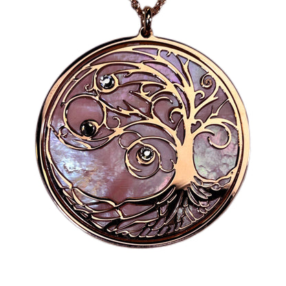 ALBERO DELLA VITA, CIONDOLO CON SFONDO IN MADREPERLA NATURALE E CRISTALLI. GIOIELLO SPIRITUALE COMPOSTO DA PENDENTE E COLLANA.