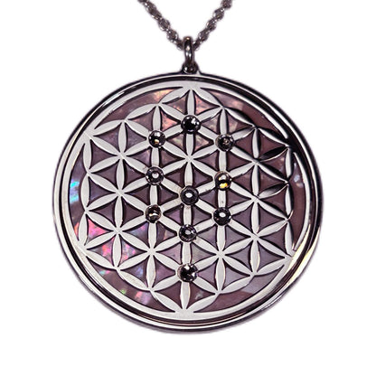 FIORE DELLA VITA, CIONDOLO CON SFONDO IN MADREPERLA NATURALE. GIOIELLO SPIRITUALE GEOMETRIE SACRE.